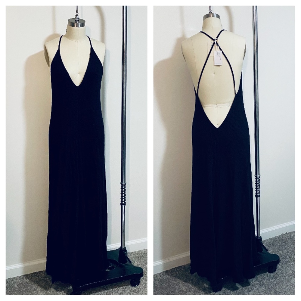 Deep V knit maxi dress 🖤